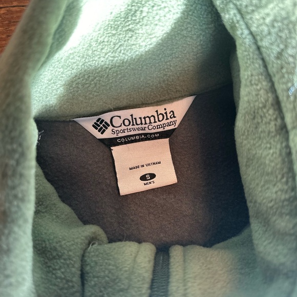 Light Green Men’s Columbia Vest (Small) - Picture 3 of 4